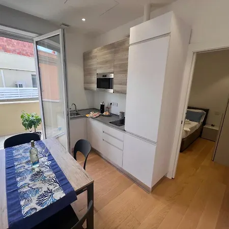 Happy Apartment *