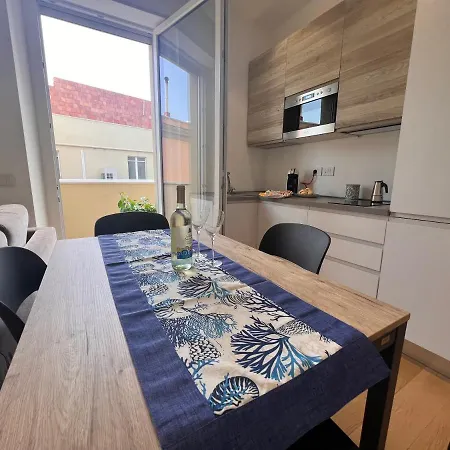 Happy Apartment *